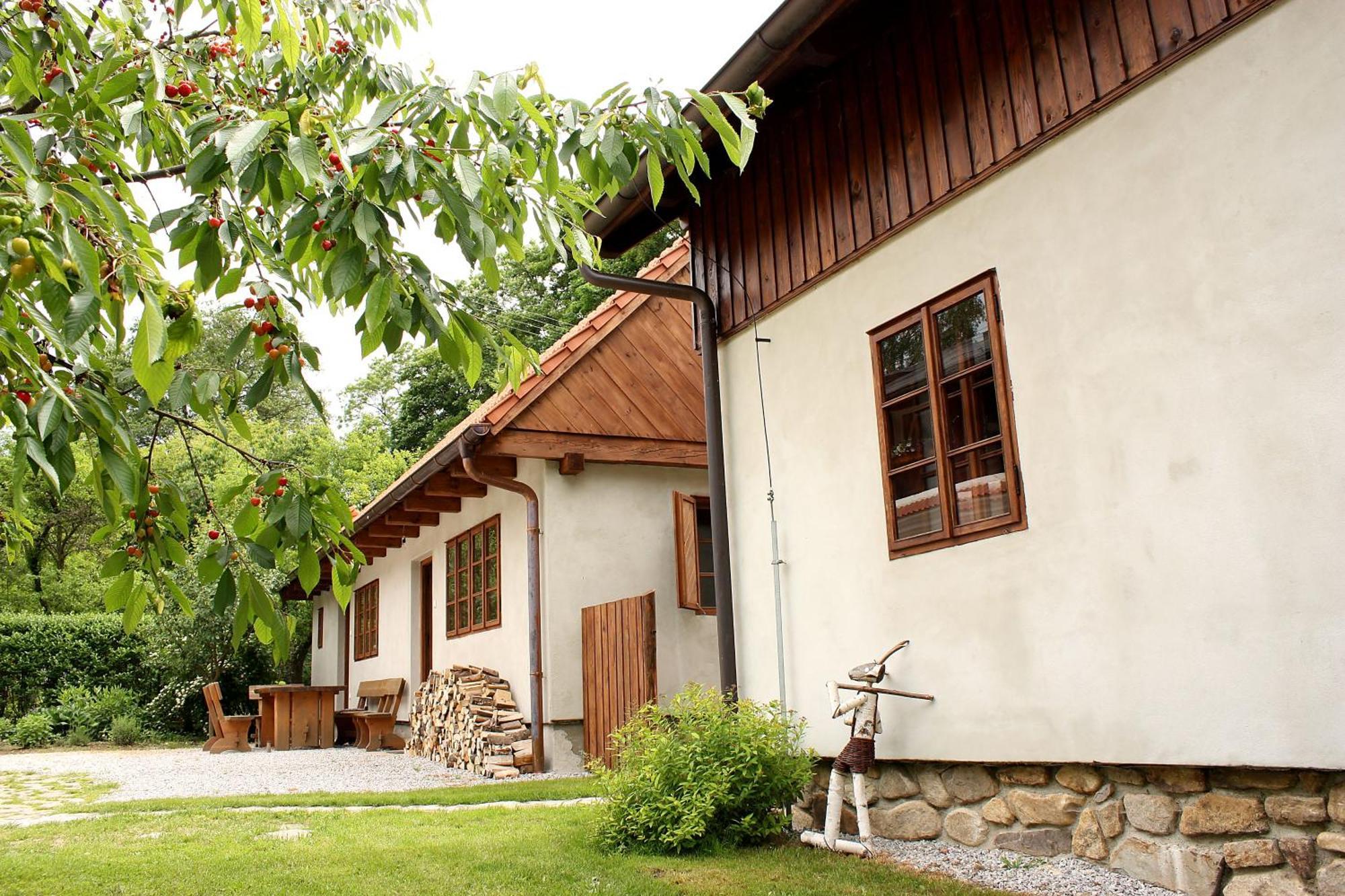 Apartmany Cerveny Dvur Chvalsiny Ngoại thất bức ảnh